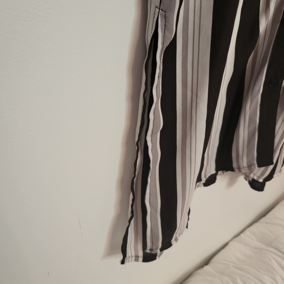 Olive and Oak Anthropology Long Blouse Button Up Shirt Black and Grey St… - Picture 5 of 10